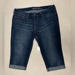 Signature By Levi’s Women’s Size 16 Modern Slim Fit Cuffed Jeans Dark Wash